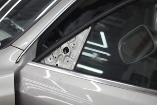 汽车车门内部构造细节