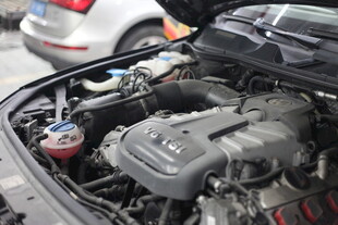 汽车发动机细节展示