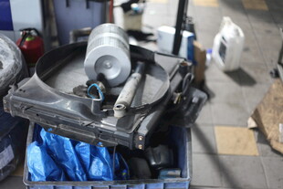 汽车部件维修场景