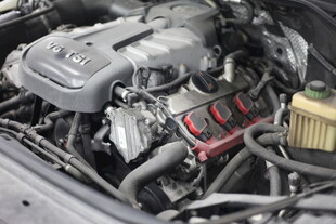 汽车发动机内部细节展示