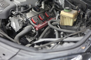 汽车发动机内部细节展示