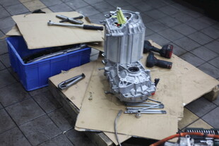 汽车变速器零件维修场景