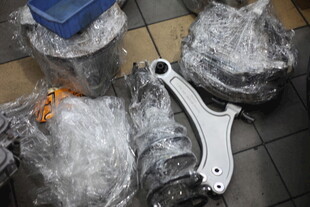 汽车零部件崭新待安装