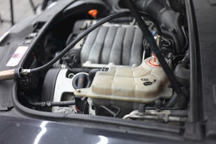 汽车发动机内部细节展示