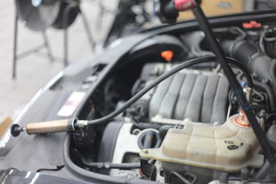 汽车发动机内部细节特写