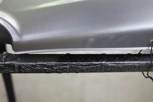 汽车底部细节特写