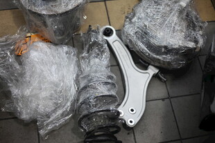 汽车悬挂部件待售