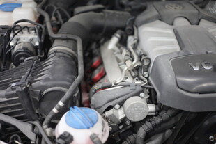 汽车发动机细节特写