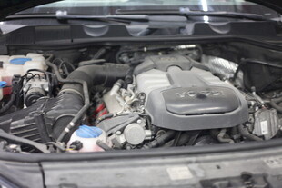 汽车发动机内部细节展示