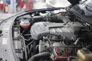 汽车发动机内部细节展示