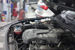 汽车发动机内部细节展示