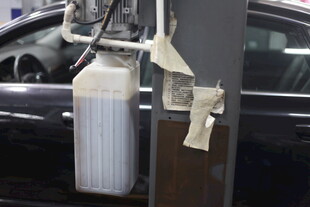 汽车维修用白色油液容器