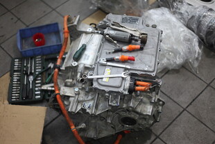 汽车发动机总成及配件展示