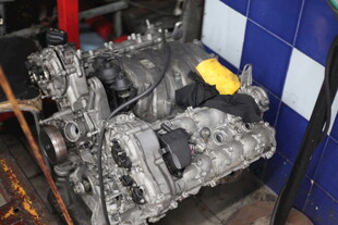 汽车发动机拆解部件展示