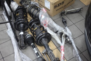 汽车半轴零件整齐摆放