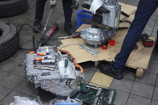 汽车零部件拆解现场