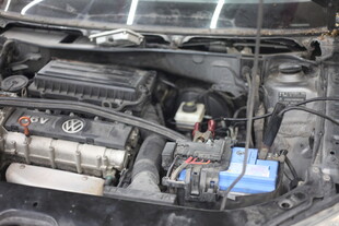 汽车发动机内部细节展示