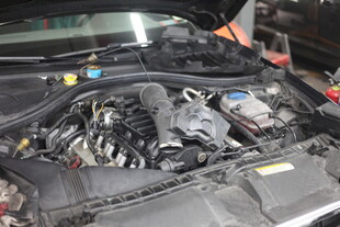 汽车发动机内部细节展示