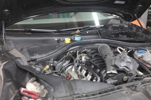 汽车发动机内部细节展示