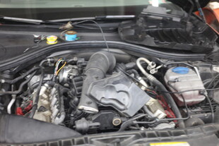 汽车发动机特写