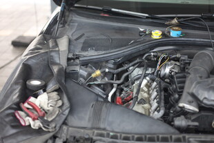 汽车发动机内部细节展示