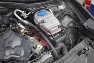 汽车发动机细节特写