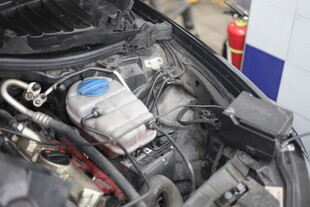 汽车发动机特写