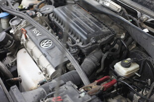 汽车发动机内部细节展示