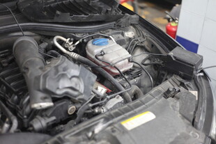 汽车发动机内部细节展示