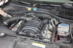 汽车发动机内部细节展示