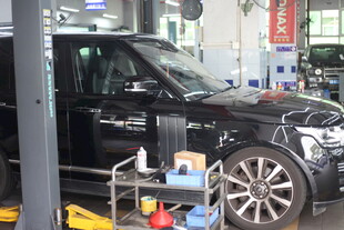 汽车维修保养现场