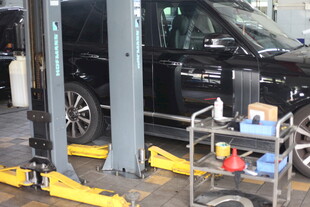 汽车维修车间设备场景