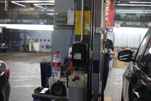 汽车维修车间设备场景