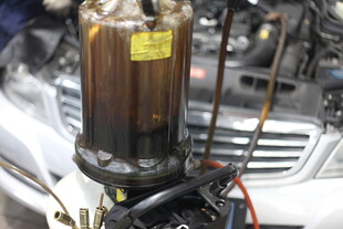 汽车燃油滤清器特写