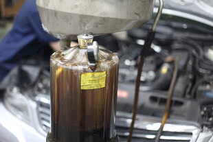 汽车机油更换场景