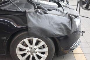 汽车前部维修防护场景