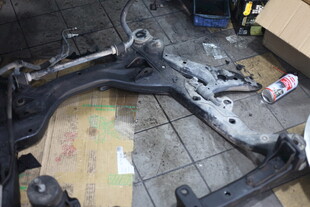 汽车底盘部件拆解展示