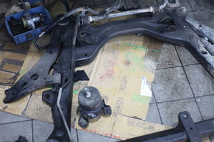 汽车车架部件拆解展示