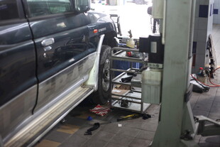 汽车维修车间场景