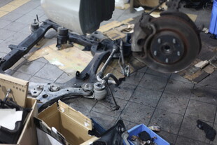 汽车底盘维修场景