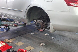 汽车底盘维修场景