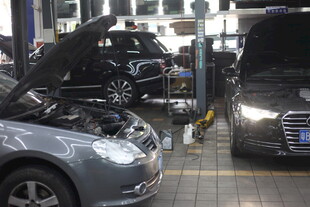 汽车维修车间内景