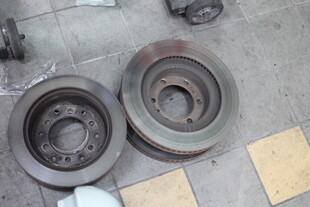 磨损的旧轴承零件