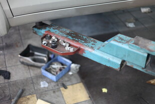 汽车内部维修工具及部件