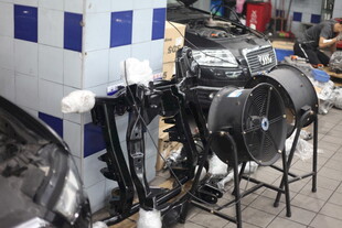 车间内的机械设备