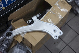 汽车悬挂部件展示