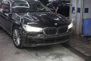 黑色宝马汽车维修场景