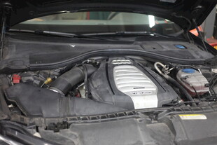 汽车发动机内部细节展示