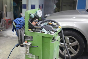 汽车维修设备与车辆场景