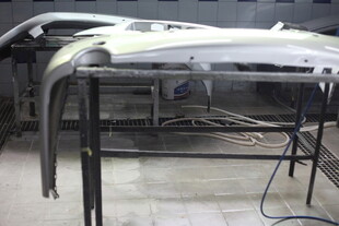 汽车车身框架维修场景